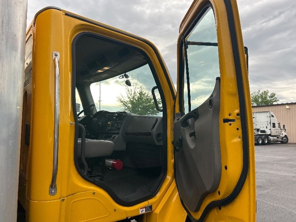 Medium Duty Box Truck-Light and Medium Duty Trucks-Freightliner-2022-M2-Salem-VA-377,688\n\t\tmiles-$ 26,250 - Image 18