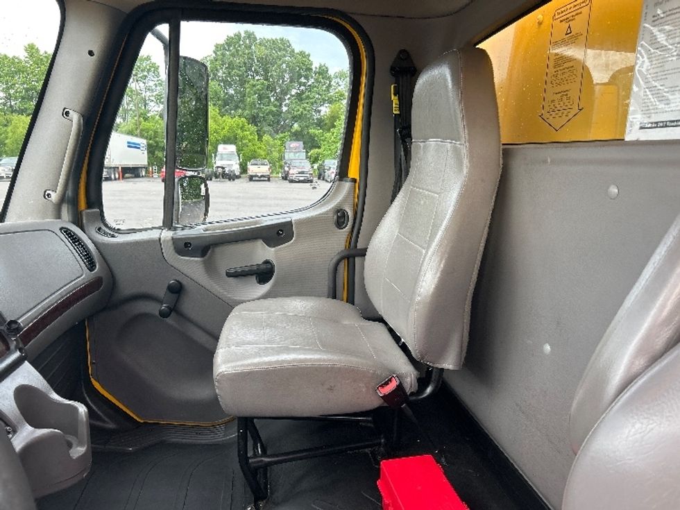 Medium Duty Box Truck-Light and Medium Duty Trucks-Freightliner-2022-M2-Salem-VA-377,688\n\t\tmiles-$ 26,250 - Image 20