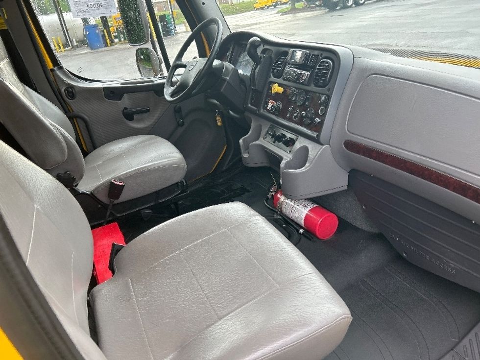 Medium Duty Box Truck-Light and Medium Duty Trucks-Freightliner-2022-M2-Salem-VA-377,688\n\t\tmiles-$ 26,250 - Image 22