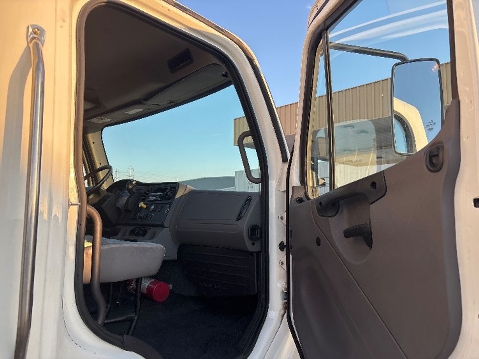 Medium Duty Box Truck-Light and Medium Duty Trucks-Freightliner-2022-M2-Salt Lake City-UT-168,630\n\t\tmiles-$ 69,750 - Image 20