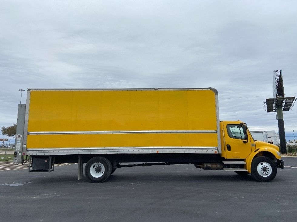 Medium Duty Box Truck-Light and Medium Duty Trucks-Freightliner-2022-M2-San Antonio-TX-101,210\n\t\tmiles-$ 77,000 - Image 15