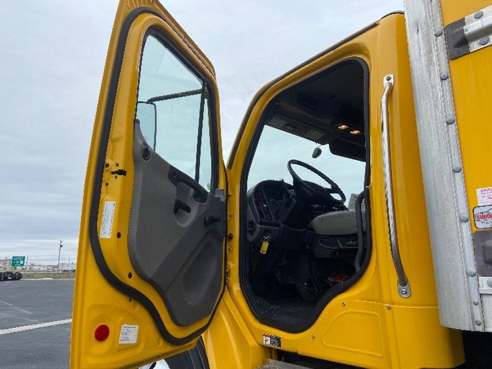 Medium Duty Box Truck-Light and Medium Duty Trucks-Freightliner-2022-M2-San Antonio-TX-101,210\n\t\tmiles-$ 77,000 - Image 16