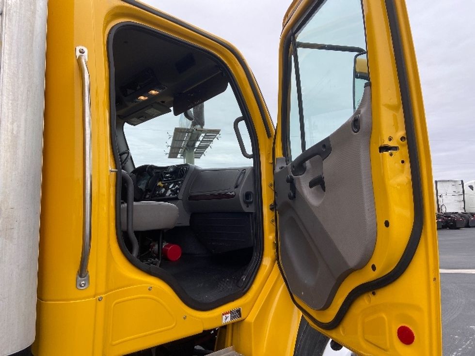 Medium Duty Box Truck-Light and Medium Duty Trucks-Freightliner-2022-M2-San Antonio-TX-101,210\n\t\tmiles-$ 77,000 - Image 20