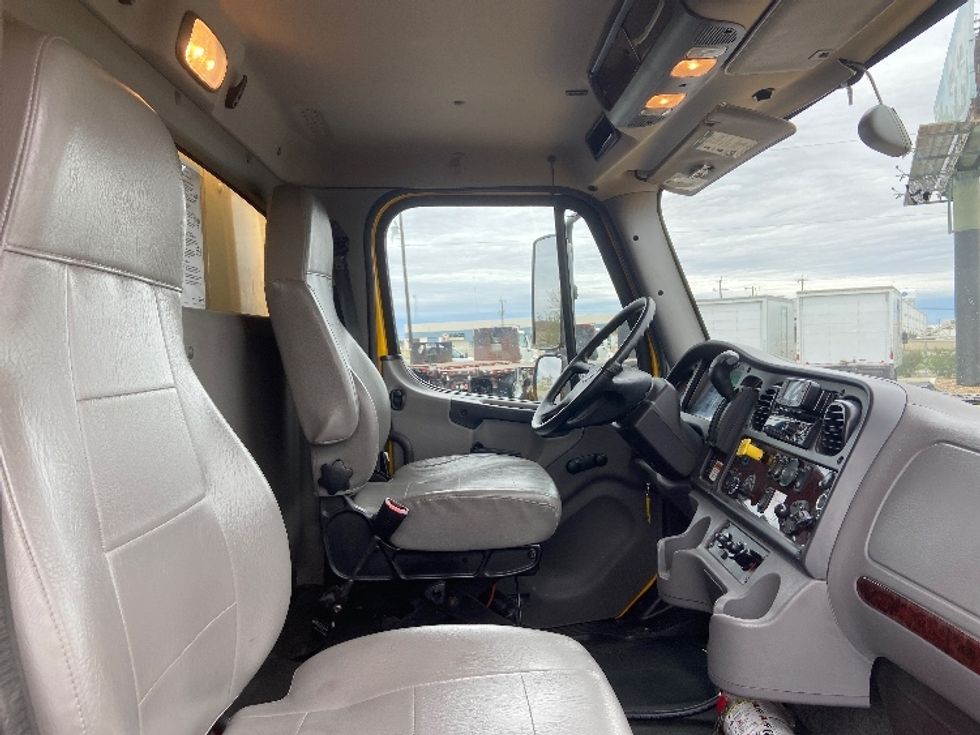 Medium Duty Box Truck-Light and Medium Duty Trucks-Freightliner-2022-M2-San Antonio-TX-101,210\n\t\tmiles-$ 77,000 - Image 22