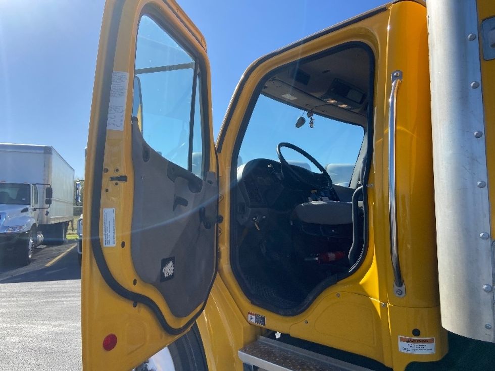 Medium Duty Box Truck-Light and Medium Duty Trucks-Freightliner-2022-M2-San Antonio-TX-117,261\n\t\tmiles-$ 74,250 - Image 16