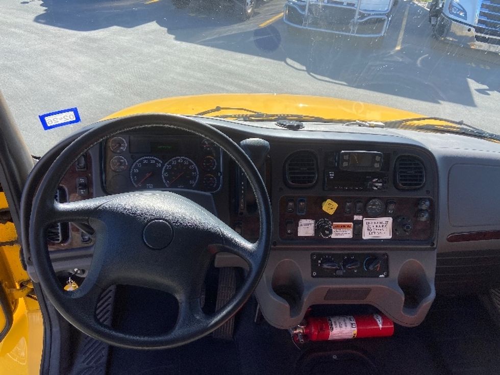 Medium Duty Box Truck-Light and Medium Duty Trucks-Freightliner-2022-M2-San Antonio-TX-117,261\n\t\tmiles-$ 74,250 - Image 18