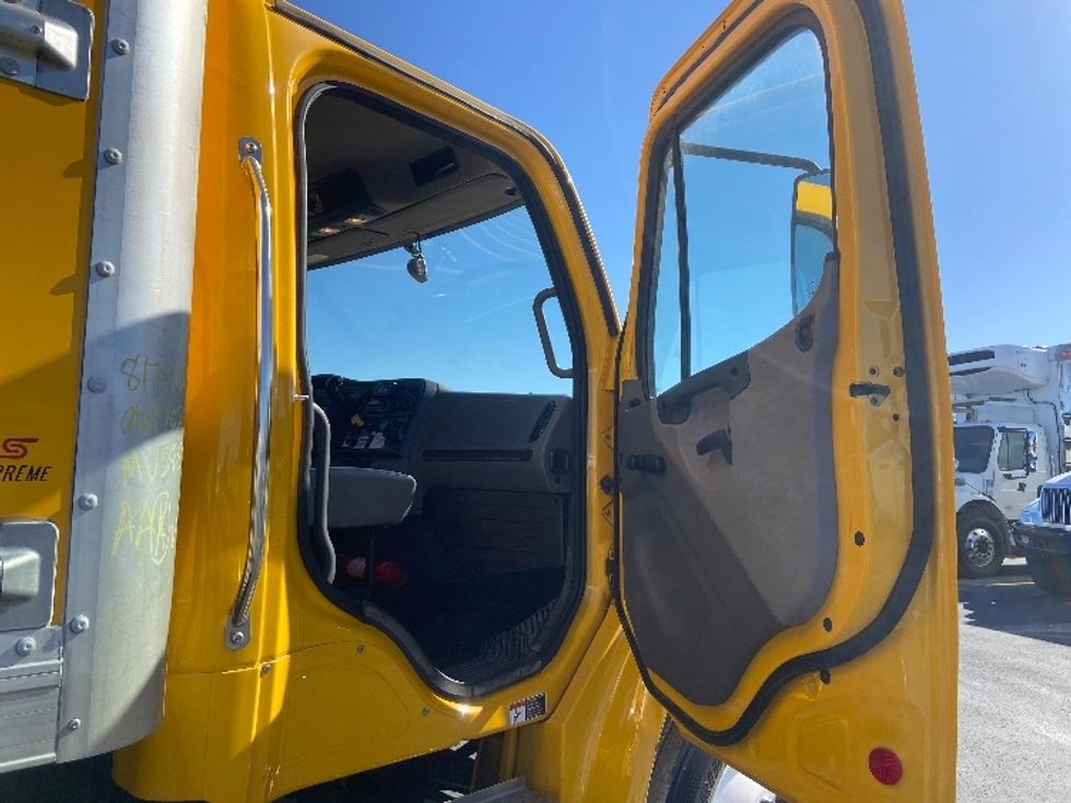Medium Duty Box Truck-Light and Medium Duty Trucks-Freightliner-2022-M2-San Antonio-TX-117,261\n\t\tmiles-$ 74,250 - Image 20