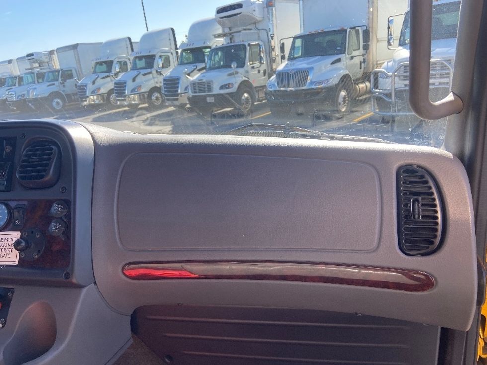Medium Duty Box Truck-Light and Medium Duty Trucks-Freightliner-2022-M2-San Antonio-TX-117,261\n\t\tmiles-$ 74,250 - Image 21