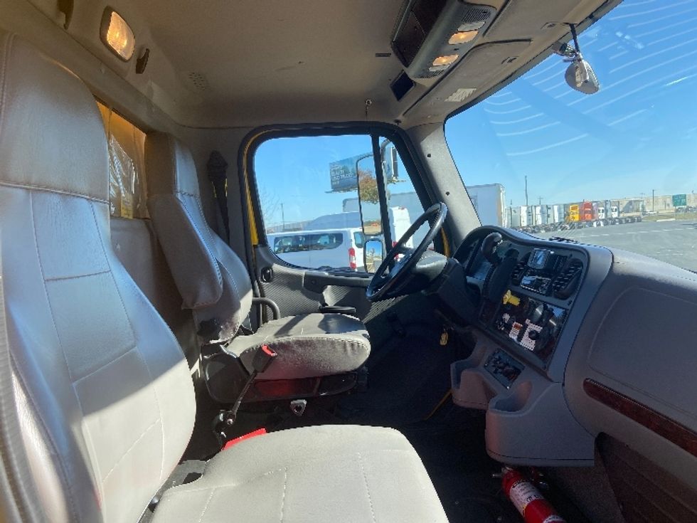 Medium Duty Box Truck-Light and Medium Duty Trucks-Freightliner-2022-M2-San Antonio-TX-117,261\n\t\tmiles-$ 74,250 - Image 22