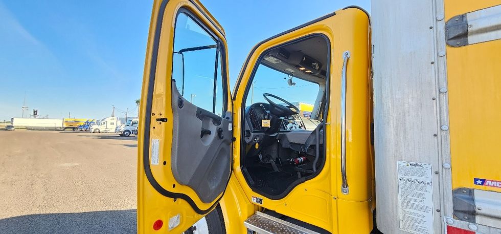 Medium Duty Box Truck-Light and Medium Duty Trucks-Freightliner-2022-M2-San Antonio-TX-120,086\n\t\tmiles-$ 73,750 - Image 16