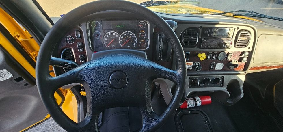 Medium Duty Box Truck-Light and Medium Duty Trucks-Freightliner-2022-M2-San Antonio-TX-120,086\n\t\tmiles-$ 73,750 - Image 18