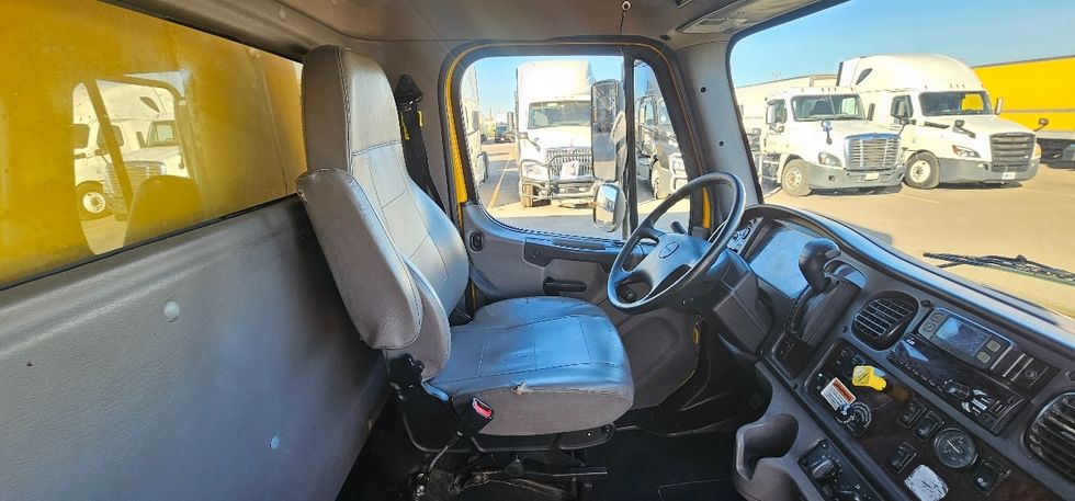 Medium Duty Box Truck-Light and Medium Duty Trucks-Freightliner-2022-M2-San Antonio-TX-120,086\n\t\tmiles-$ 73,750 - Image 22