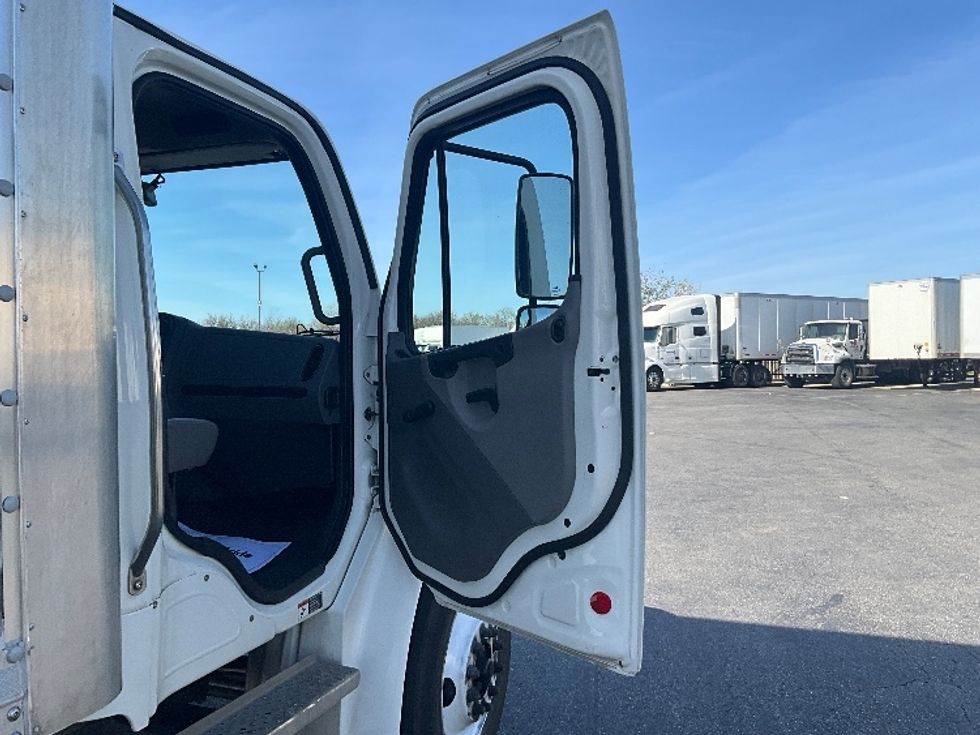 Medium Duty Box Truck-Light and Medium Duty Trucks-Freightliner-2022-M2-San Antonio-TX-163,151\n\t\tmiles-$ 67,000 - Image 20