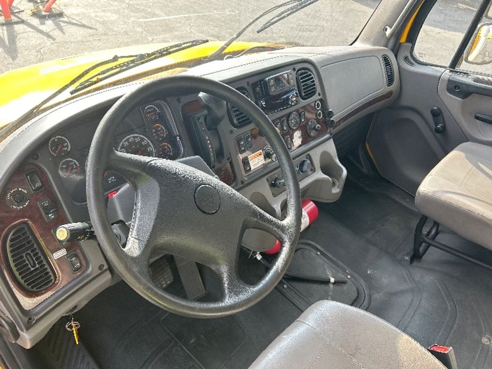 Medium Duty Box Truck-Light and Medium Duty Trucks-Freightliner-2022-M2-San Antonio-TX-208,993\n\t\tmiles-$ 55,750 - Image 17