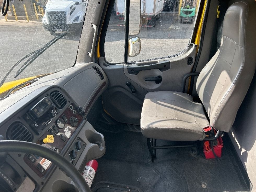 Medium Duty Box Truck-Light and Medium Duty Trucks-Freightliner-2022-M2-San Antonio-TX-208,993\n\t\tmiles-$ 55,750 - Image 19