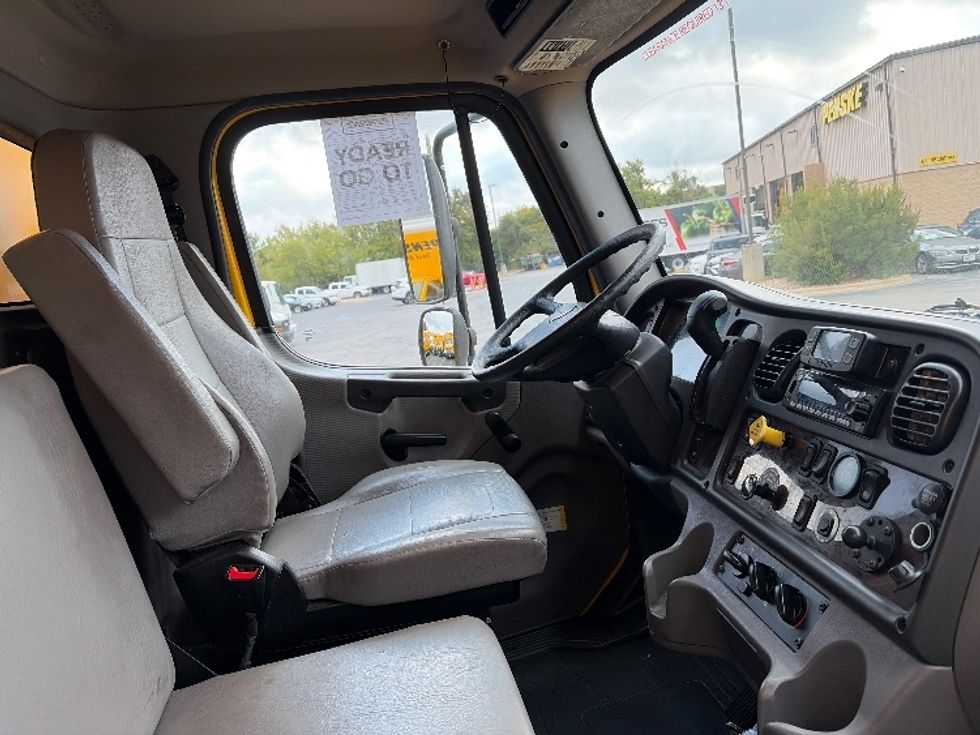 Medium Duty Box Truck-Light and Medium Duty Trucks-Freightliner-2022-M2-San Antonio-TX-208,993\n\t\tmiles-$ 55,750 - Image 22