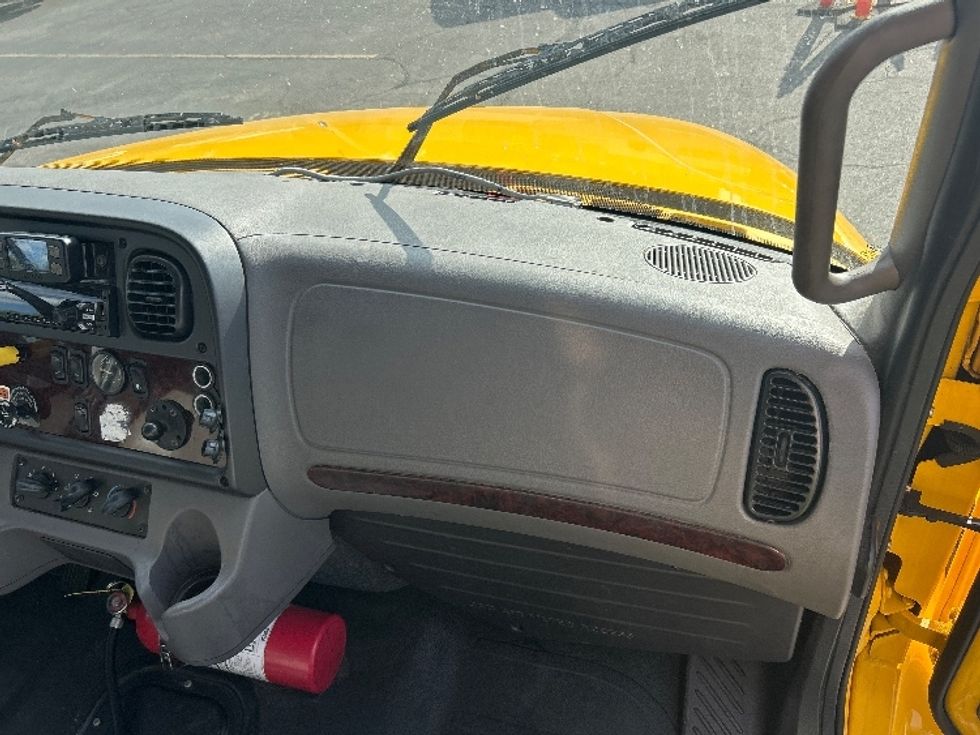 Medium Duty Box Truck-Light and Medium Duty Trucks-Freightliner-2022-M2-San Antonio-TX-222,678\n\t\tmiles-$ 50,250 - Image 21