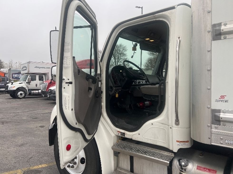 Medium Duty Box Truck-Light and Medium Duty Trucks-Freightliner-2022-M2-San Antonio-TX-239,420\n\t\tmiles-$ 51,500 - Image 16