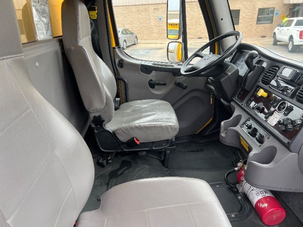 Medium Duty Box Truck-Light and Medium Duty Trucks-Freightliner-2022-M2-San Antonio-TX-239,420\n\t\tmiles-$ 51,500 - Image 22