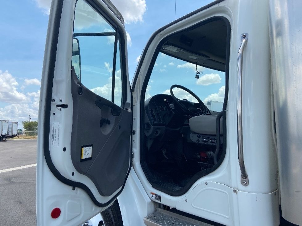 Medium Duty Box Truck-Light and Medium Duty Trucks-Freightliner-2022-M2-San Antonio-TX-322,717\n\t\tmiles-$ 27,000 - Image 16