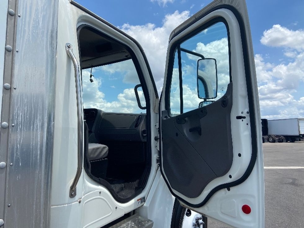 Medium Duty Box Truck-Light and Medium Duty Trucks-Freightliner-2022-M2-San Antonio-TX-322,717\n\t\tmiles-$ 27,000 - Image 20