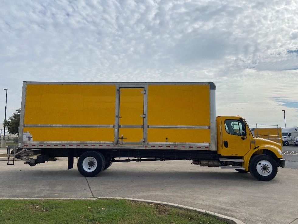 Medium Duty Box Truck-Light and Medium Duty Trucks-Freightliner-2022-M2-San Antonio-TX-99,900\n\t\tmiles-$ 77,250 - Image 15