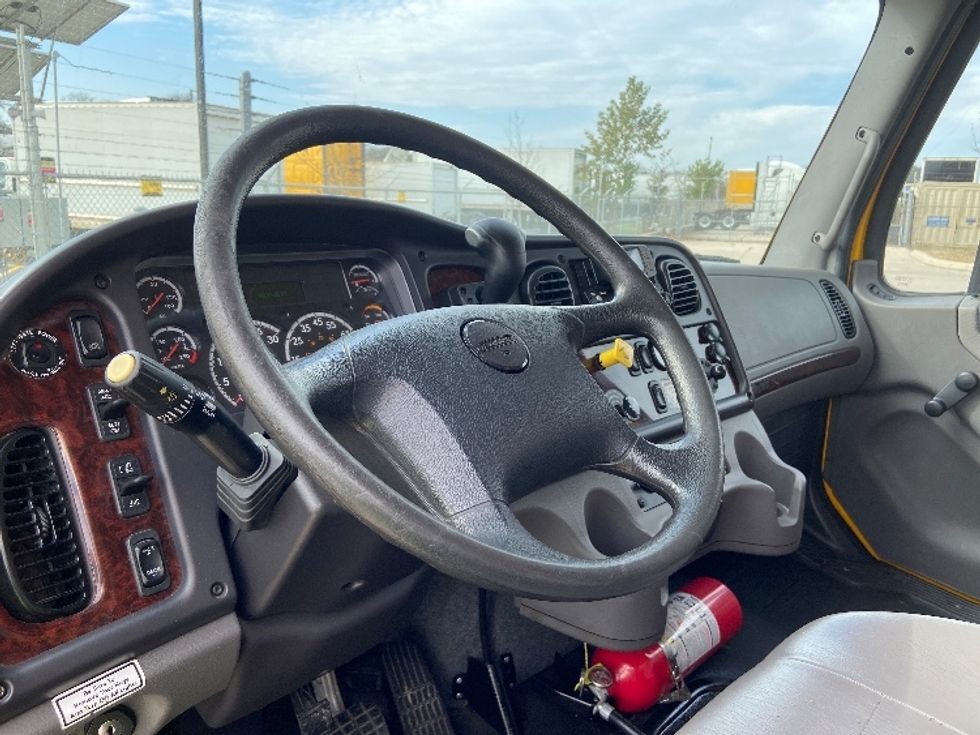 Medium Duty Box Truck-Light and Medium Duty Trucks-Freightliner-2022-M2-San Antonio-TX-99,900\n\t\tmiles-$ 77,250 - Image 17