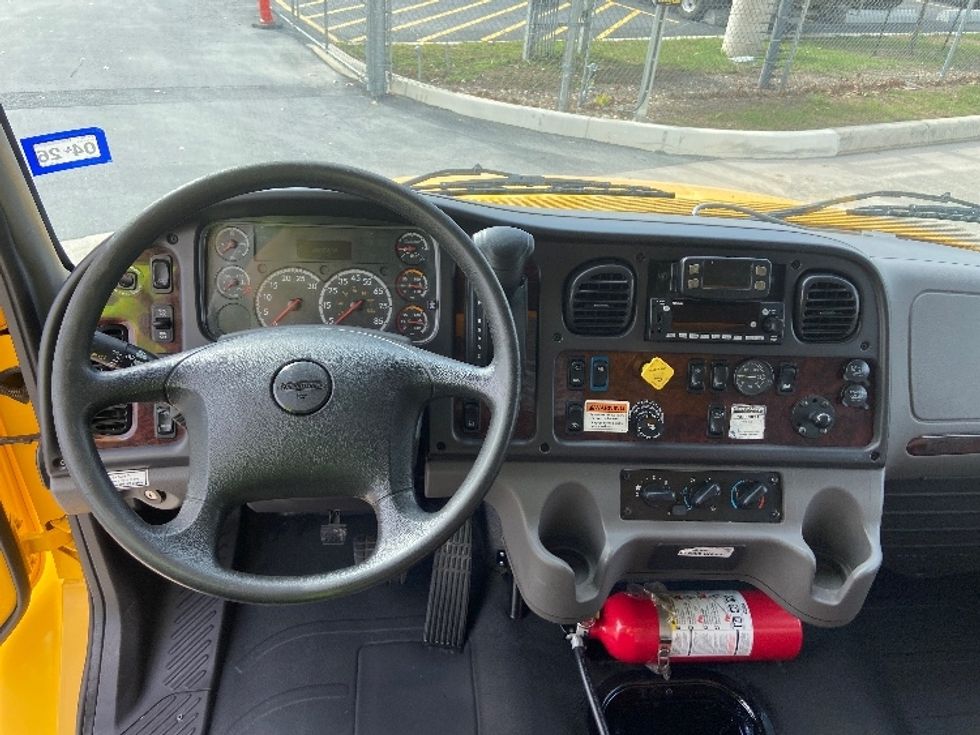 Medium Duty Box Truck-Light and Medium Duty Trucks-Freightliner-2022-M2-San Antonio-TX-99,900\n\t\tmiles-$ 77,250 - Image 18