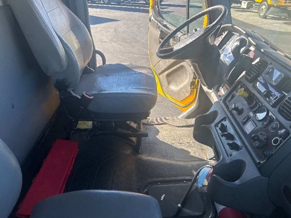 Medium Duty Box Truck-Light and Medium Duty Trucks-Freightliner-2022-M2-Santa Ana-CA-77,834\n\t\tmiles-$ 80,250 - Image 22