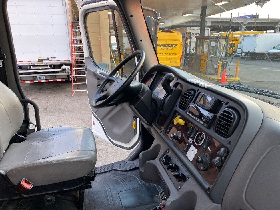 Medium Duty Box Truck-Light and Medium Duty Trucks-Freightliner-2022-M2-Seattle-WA-92,257\n\t\tmiles-$ 79,250 - Image 22