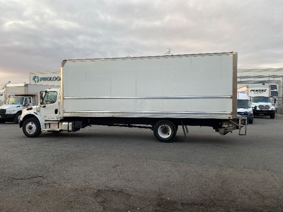 Medium Duty Box Truck-Light and Medium Duty Trucks-Freightliner-2022-M2-Seattle-WA-92,257\n\t\tmiles-$ 79,250 - Image 4