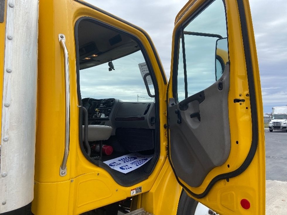 Medium Duty Box Truck-Light and Medium Duty Trucks-Freightliner-2022-M2-Selma-TX-110,584\n\t\tmiles-$ 75,250 - Image 20