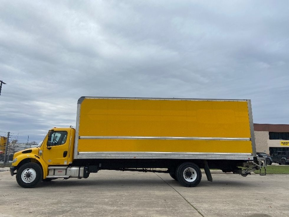 Medium Duty Box Truck-Light and Medium Duty Trucks-Freightliner-2022-M2-Selma-TX-110,584\n\t\tmiles-$ 75,250 - Image 4