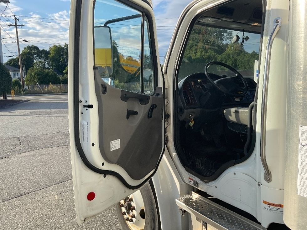 Medium Duty Box Truck-Light and Medium Duty Trucks-Freightliner-2022-M2-Springfield-MA-124,296\n\t\tmiles-$ 75,250 - Image 16
