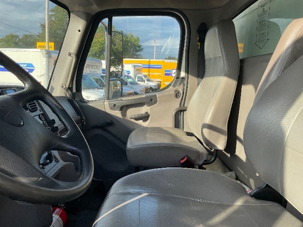 Medium Duty Box Truck-Light and Medium Duty Trucks-Freightliner-2022-M2-Springfield-MA-124,296\n\t\tmiles-$ 75,250 - Image 19