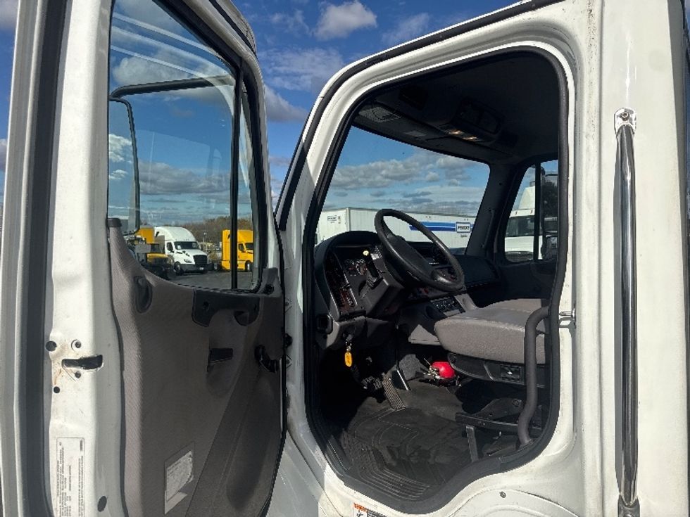 Medium Duty Box Truck-Light and Medium Duty Trucks-Freightliner-2022-M2-Springfield-MA-239,260\n\t\tmiles-$ 45,250 - Image 16
