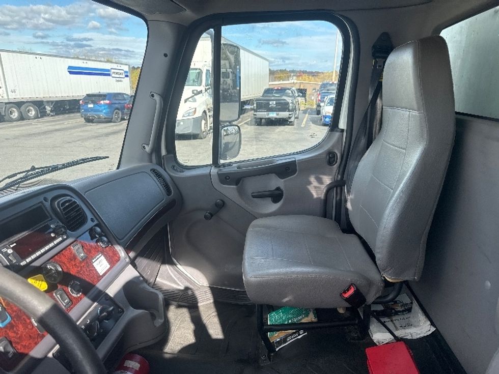 Medium Duty Box Truck-Light and Medium Duty Trucks-Freightliner-2022-M2-Springfield-MA-239,260\n\t\tmiles-$ 45,250 - Image 19