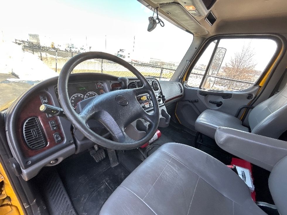 Medium Duty Box Truck-Light and Medium Duty Trucks-Freightliner-2022-M2-Springfield-MO-124,598\n\t\tmiles-$ 67,750 - Image 17