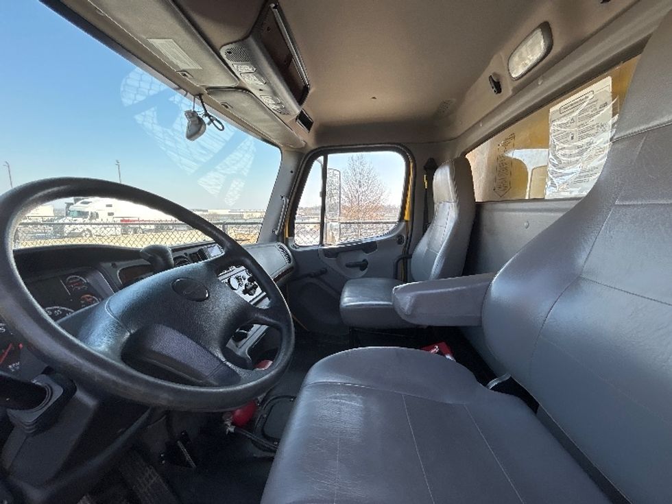 Medium Duty Box Truck-Light and Medium Duty Trucks-Freightliner-2022-M2-Springfield-MO-124,598\n\t\tmiles-$ 67,750 - Image 19