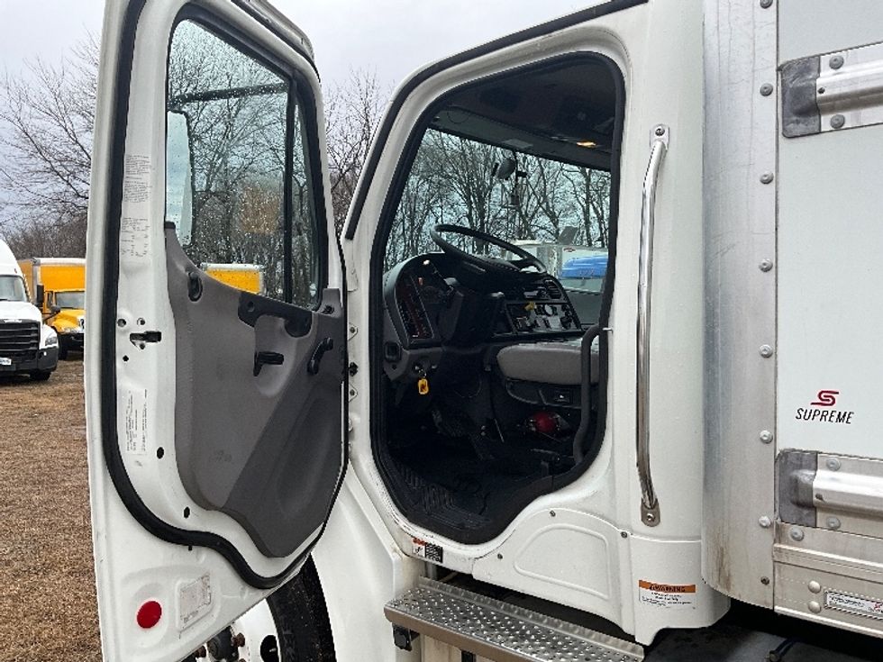 Medium Duty Box Truck-Light and Medium Duty Trucks-Freightliner-2022-M2-Springfield-MO-158,936\n\t\tmiles-$ 67,750 - Image 16