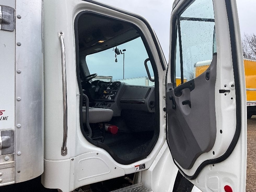 Medium Duty Box Truck-Light and Medium Duty Trucks-Freightliner-2022-M2-Springfield-MO-158,936\n\t\tmiles-$ 67,750 - Image 20