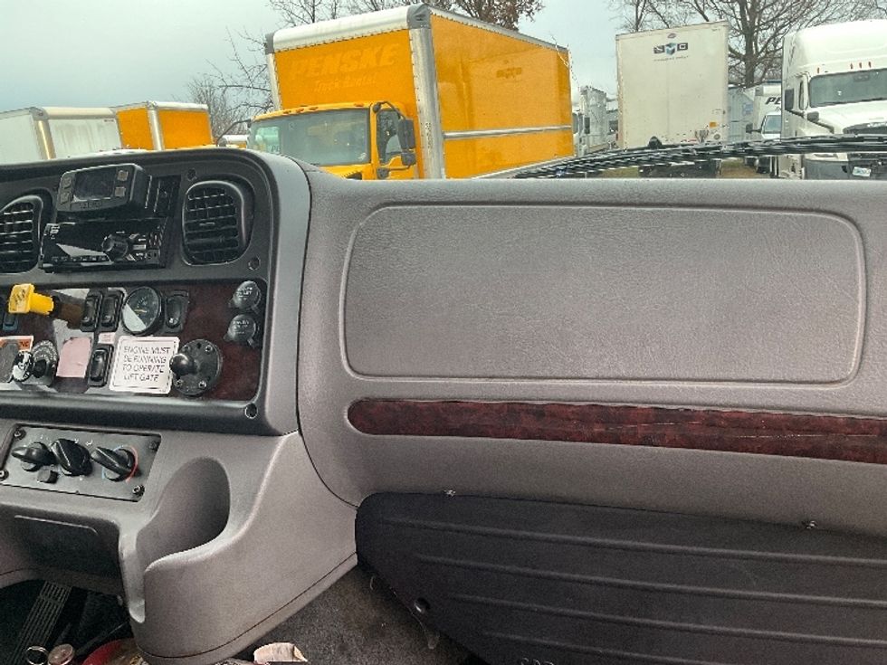 Medium Duty Box Truck-Light and Medium Duty Trucks-Freightliner-2022-M2-Springfield-MO-158,936\n\t\tmiles-$ 67,750 - Image 21