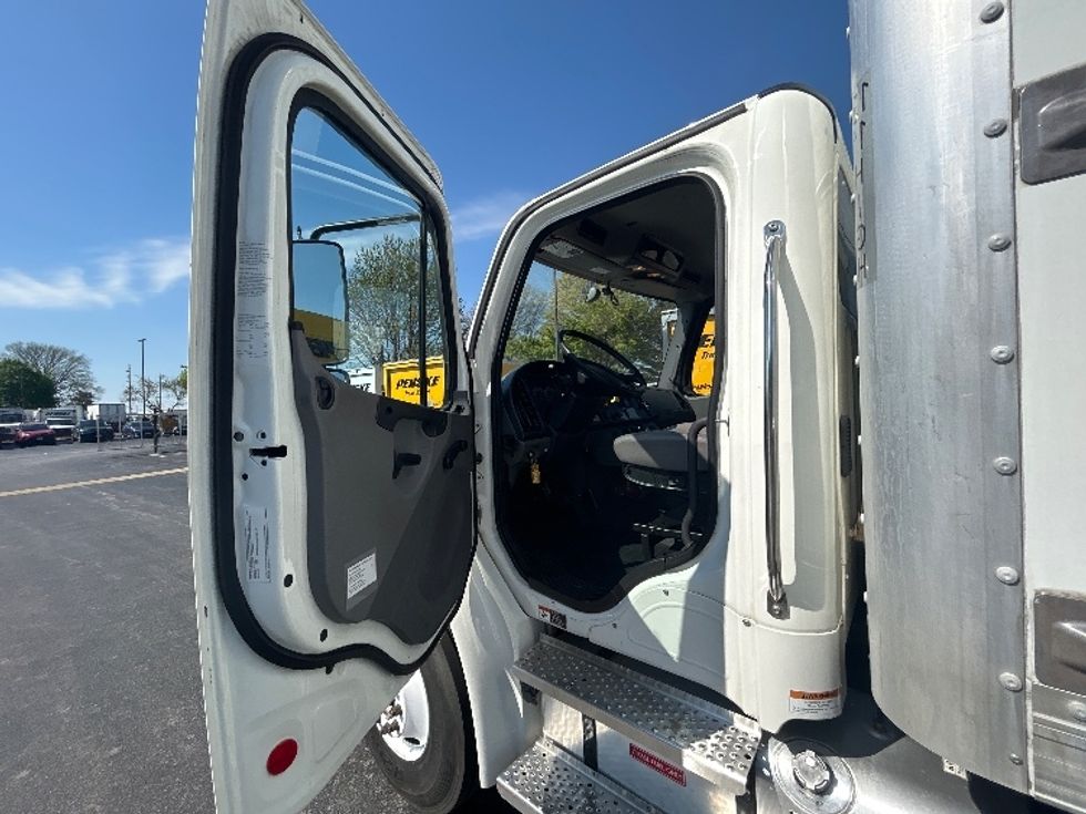 Medium Duty Box Truck-Light and Medium Duty Trucks-Freightliner-2022-M2-Springfield-MO-196,848\n\t\tmiles-$ 52,000 - Image 16