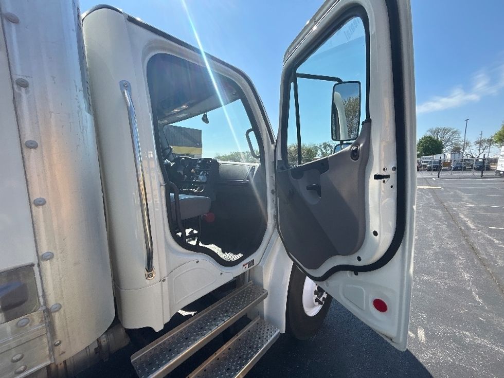 Medium Duty Box Truck-Light and Medium Duty Trucks-Freightliner-2022-M2-Springfield-MO-196,848\n\t\tmiles-$ 52,000 - Image 20