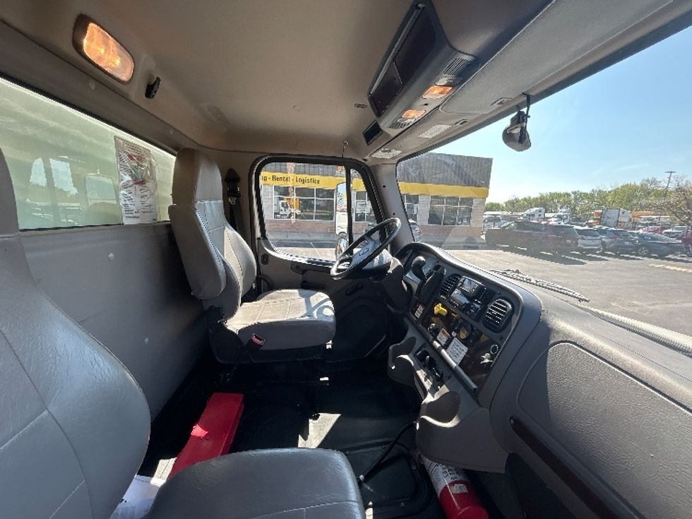 Medium Duty Box Truck-Light and Medium Duty Trucks-Freightliner-2022-M2-Springfield-MO-196,848\n\t\tmiles-$ 52,000 - Image 22