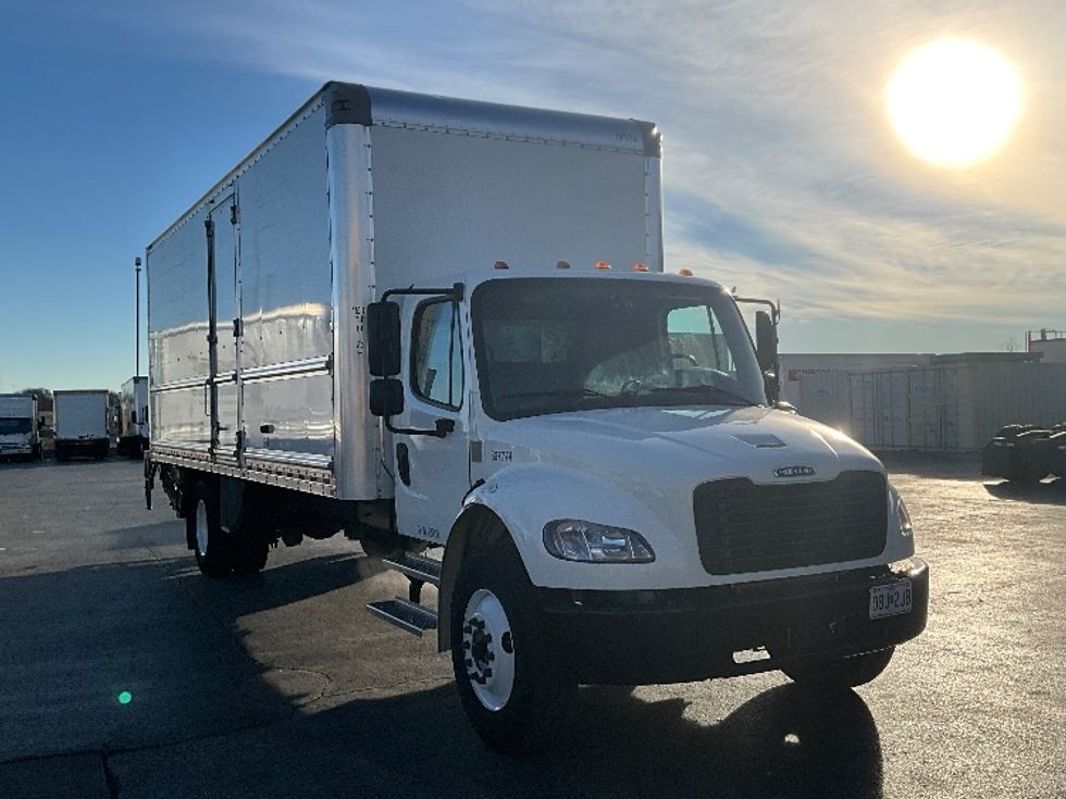 Medium Duty Box Truck-Light and Medium Duty Trucks-Freightliner-2022-M2-Springfield-MO-76,117\n\t\tmiles-$ 82,000 - Image 1
