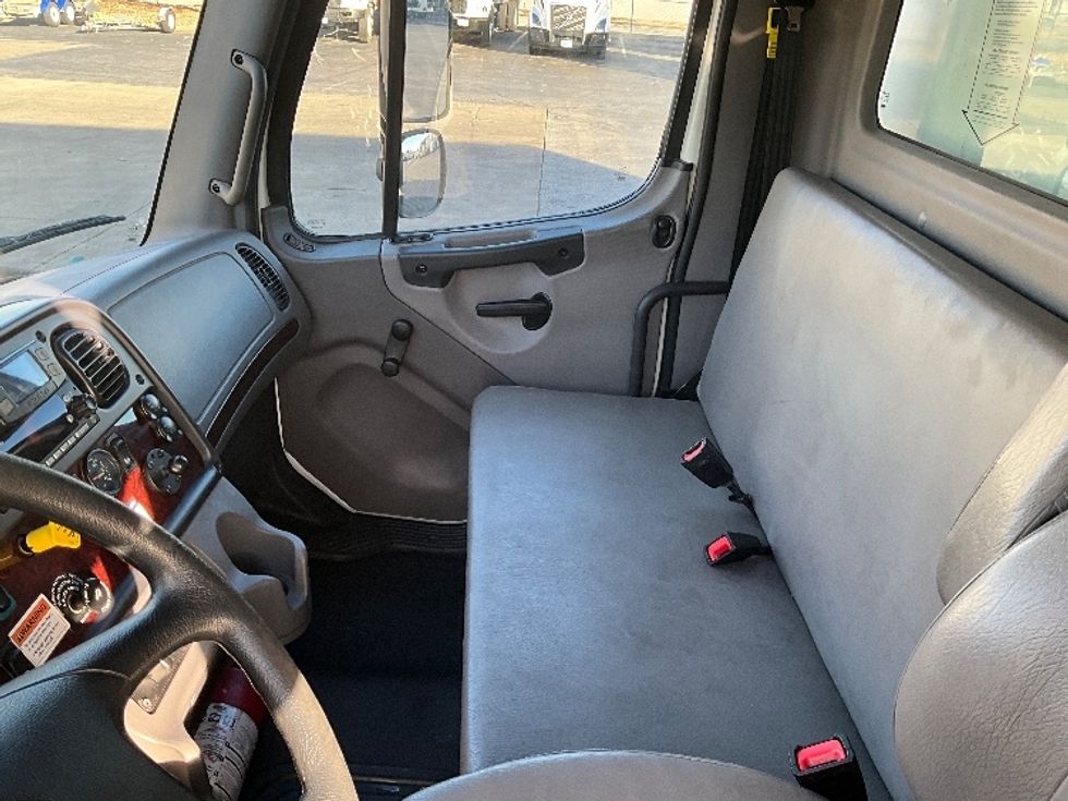 Medium Duty Box Truck-Light and Medium Duty Trucks-Freightliner-2022-M2-Springfield-MO-76,117\n\t\tmiles-$ 82,000 - Image 19