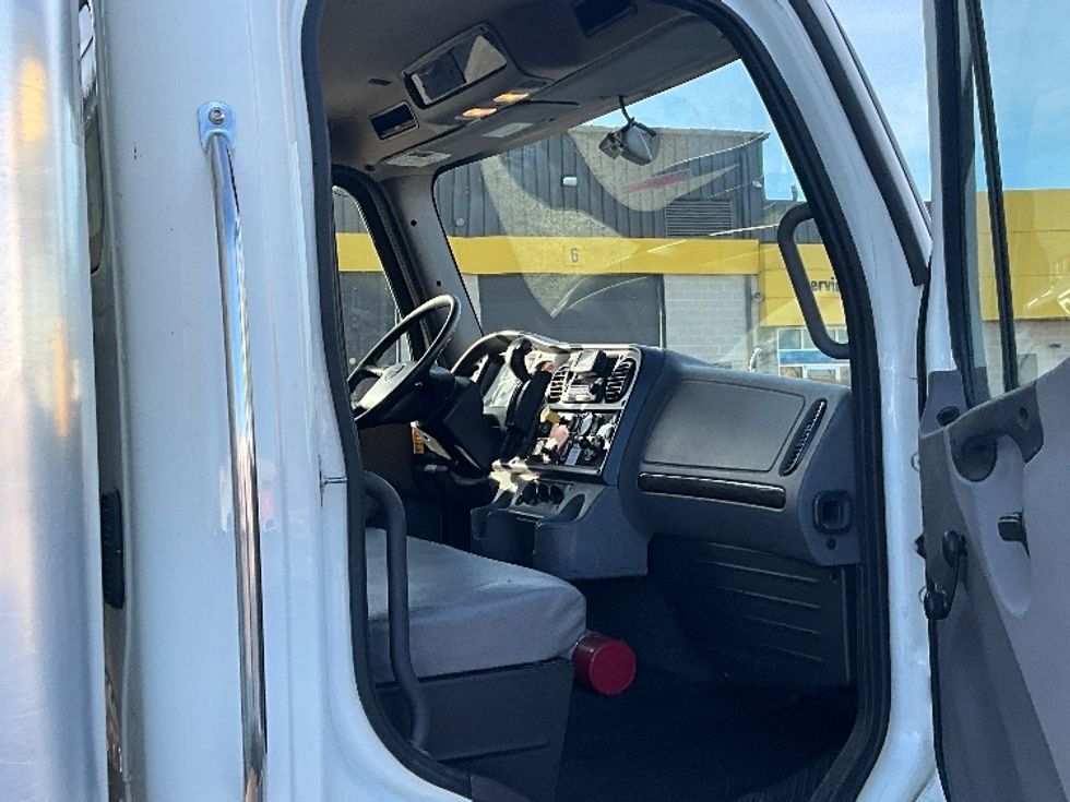 Medium Duty Box Truck-Light and Medium Duty Trucks-Freightliner-2022-M2-Springfield-MO-76,117\n\t\tmiles-$ 82,000 - Image 20