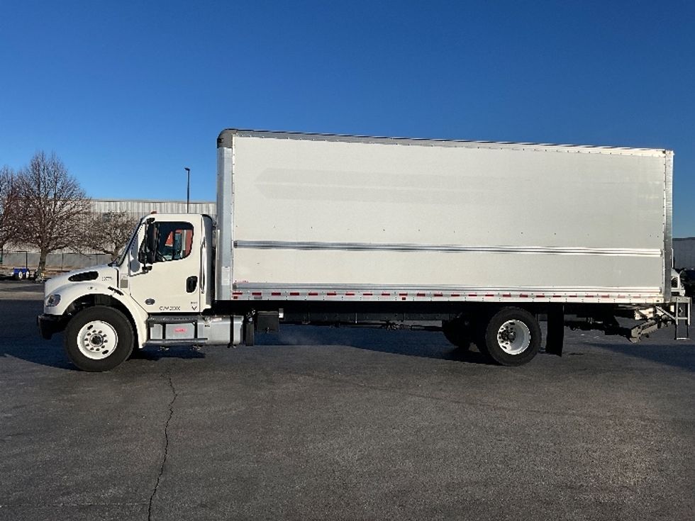 Medium Duty Box Truck-Light and Medium Duty Trucks-Freightliner-2022-M2-Springfield-MO-76,117\n\t\tmiles-$ 82,000 - Image 4