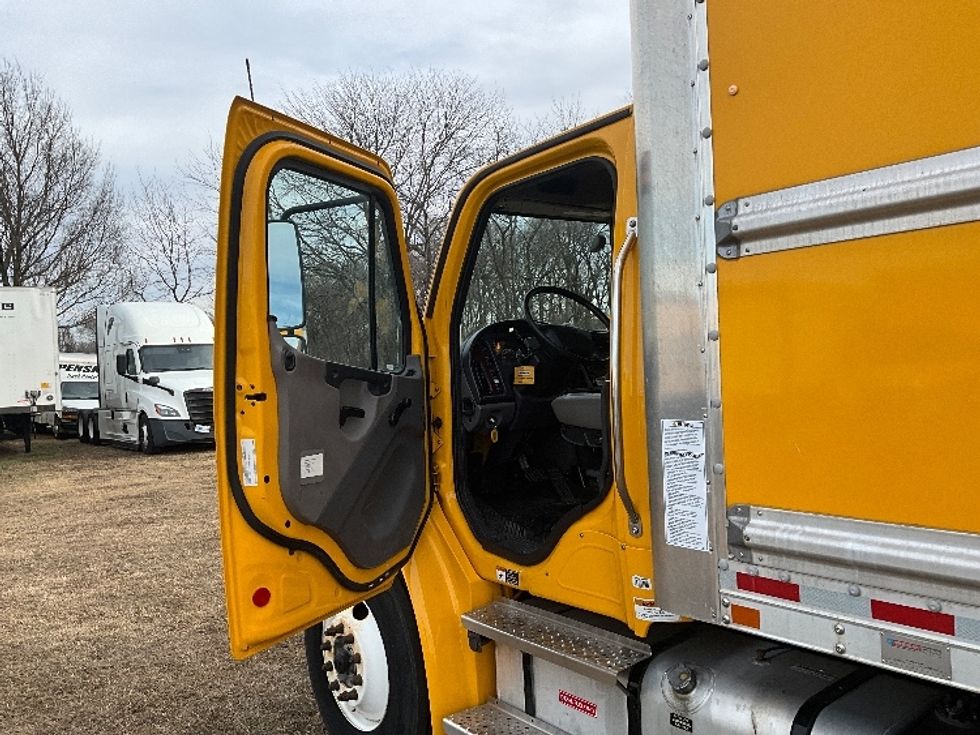 Medium Duty Box Truck-Light and Medium Duty Trucks-Freightliner-2022-M2-Springfield-MO-99,973\n\t\tmiles-$ 77,250 - Image 16